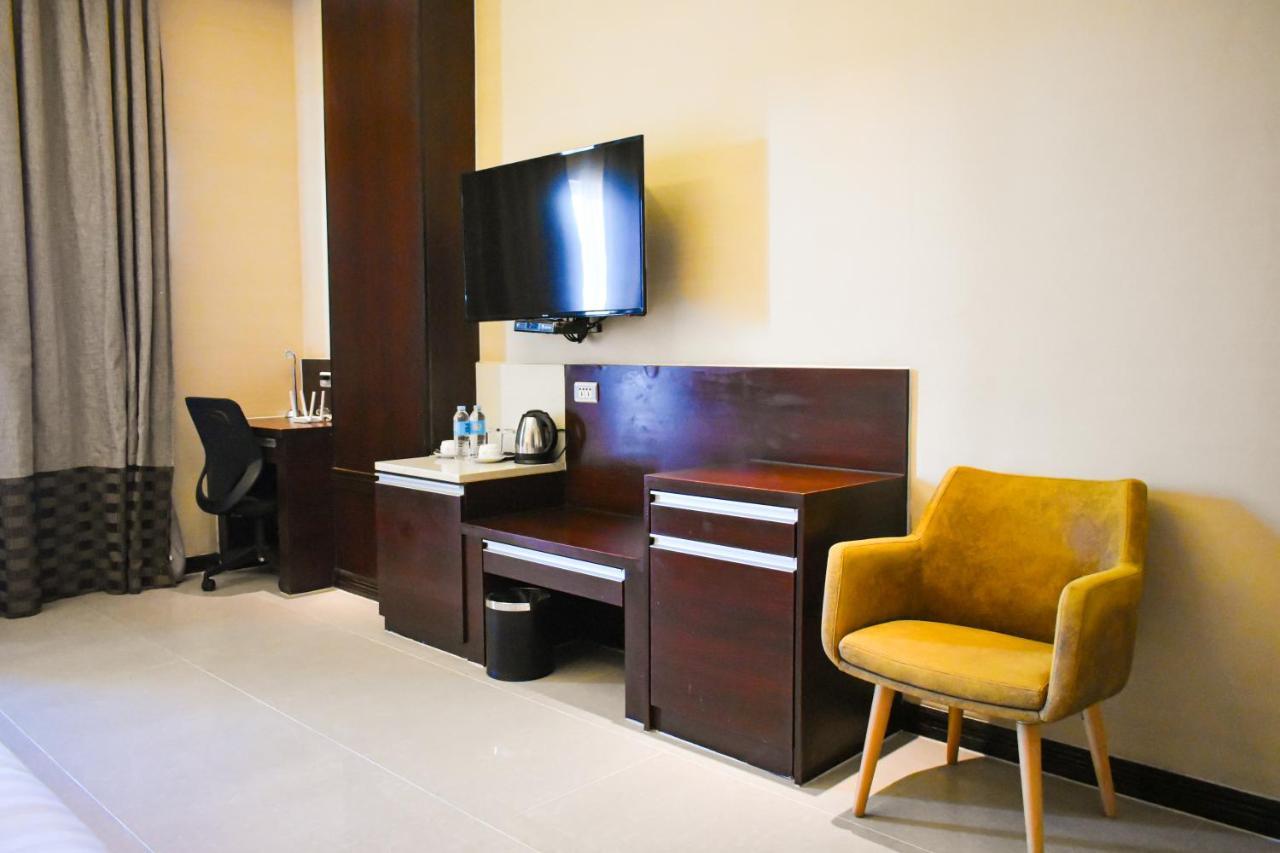 Mg Grand Hotel Olongapo Ngoại thất bức ảnh